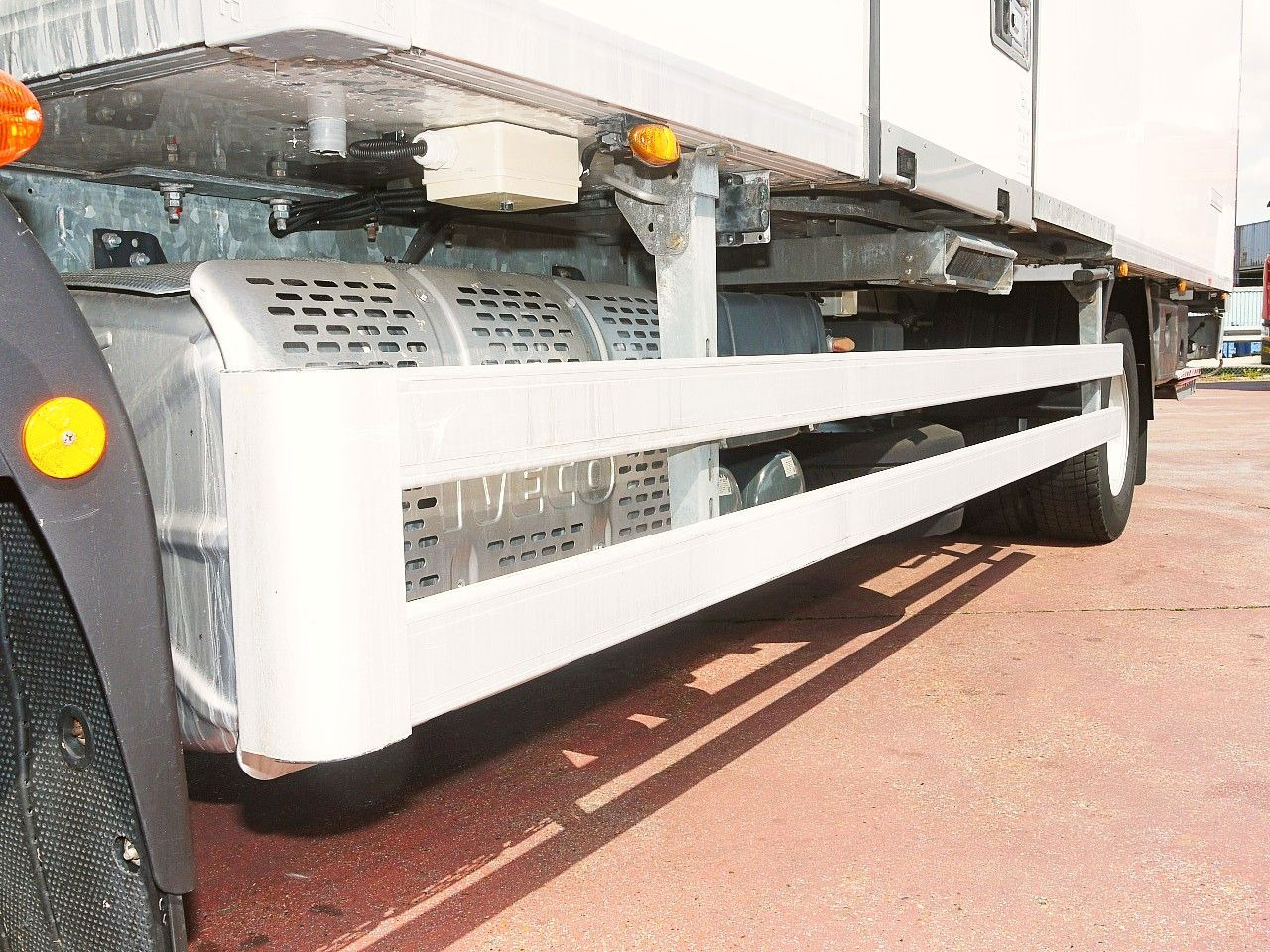 Camion frigorifique Iveco 140E19 EUROCARGO KUHLKOFFER CARRIER SUPRA 1250MT: photos 16