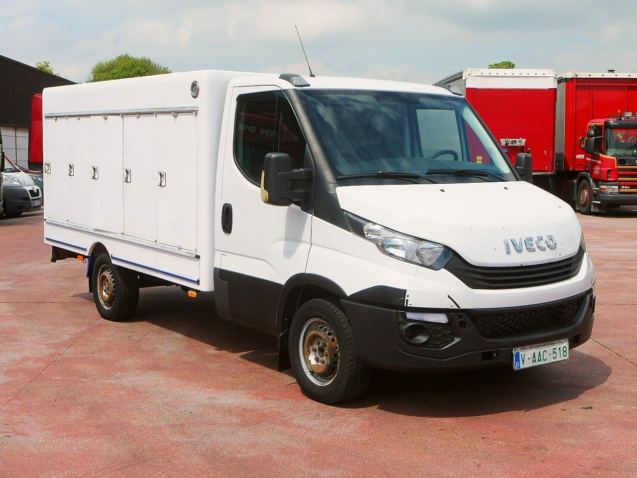 Iveco 35S12 DAILY ISOTHERM KOFFER 5 TURIG / AIRCO - Utilitaire frigorifique: photos 2 Iveco 35S12 DAILY ISOTHERM KOFFER 5 TURIG / AIRCO - Utilitaire frigorifique: photos 2