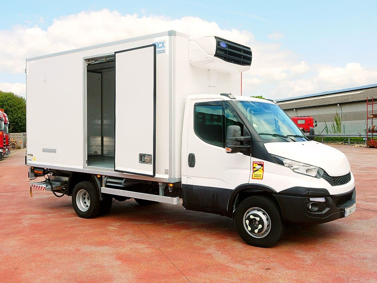 Iveco 70C17 KUHLKOFFER CARRIER XARIOS 500 A/C LUFT LBW - Utilitaire frigorifique: photos 3 Iveco 70C17 KUHLKOFFER CARRIER XARIOS 500 A/C LUFT LBW - Utilitaire frigorifique: photos 3