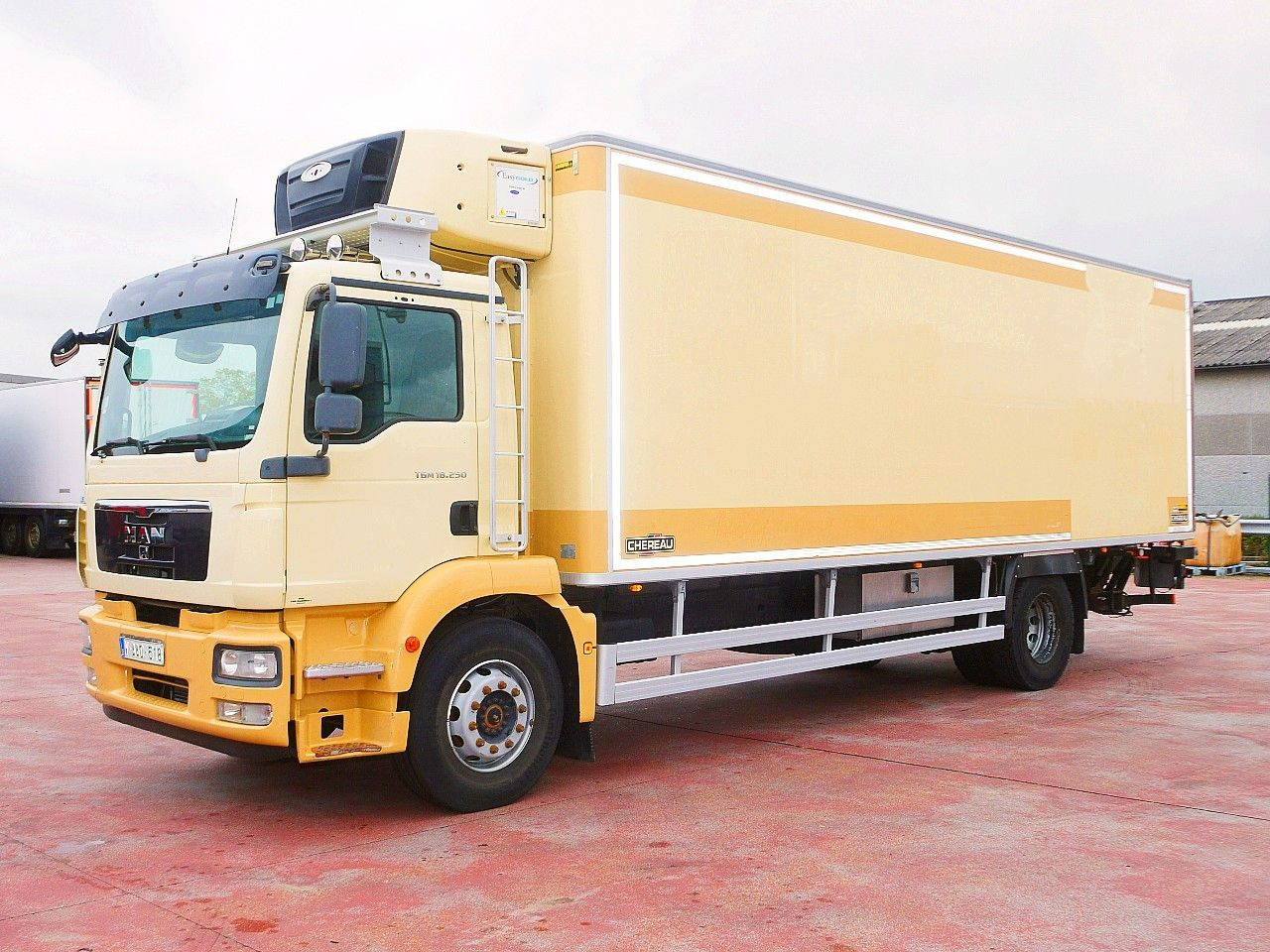 MAN TGM 18 250 CHEREAU CARRIER SUPR 1250 MULTi - Camion frigorifique: photos 4 MAN TGM 18 250 CHEREAU CARRIER SUPR 1250 MULTi - Camion frigorifique: photos 4