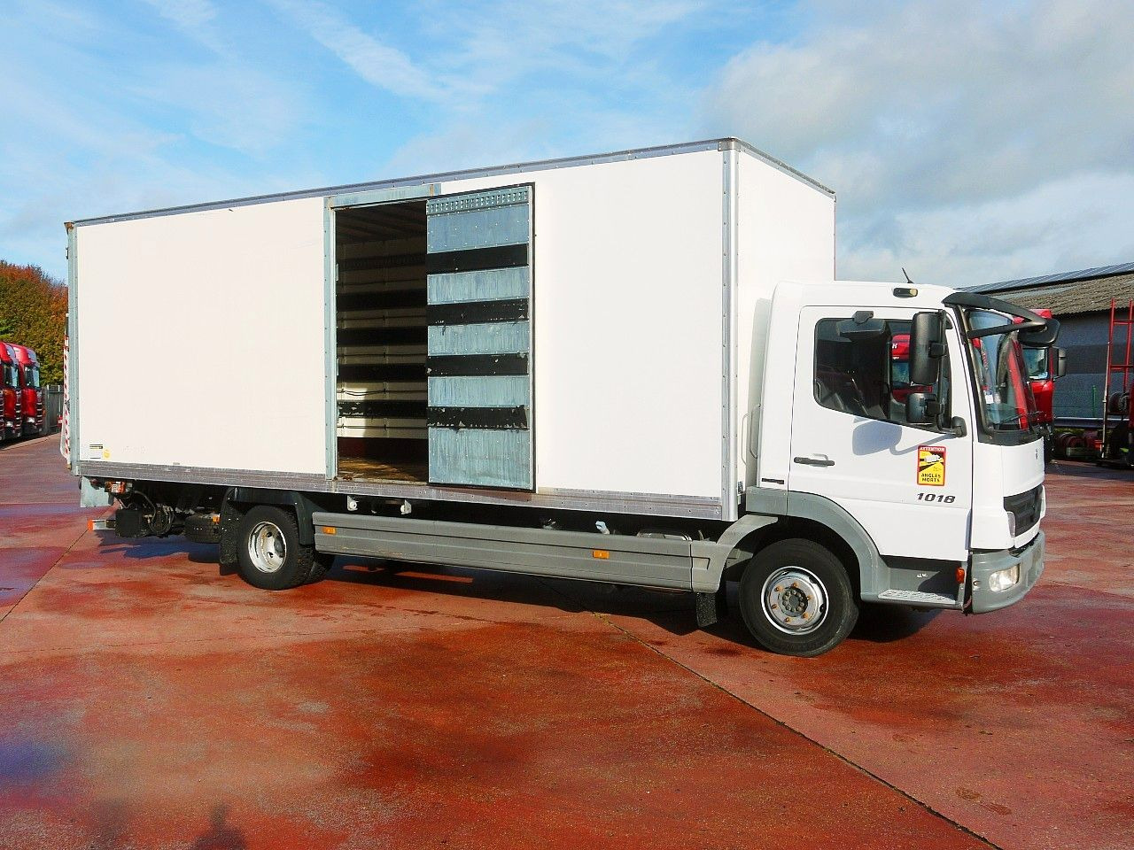 Mercedes-Benz 1018 ATEGO MEUBEL KOFFER A/C LBW LUFT 112tkm - Camion fourgon: photos 3 Mercedes-Benz 1018 ATEGO MEUBEL KOFFER A/C LBW LUFT 112tkm - Camion fourgon: photos 3
