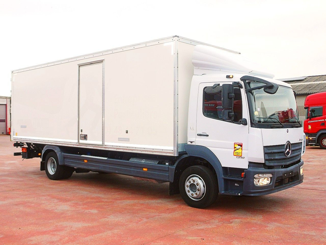 Mercedes-Benz 1218 ATEGO MEUBEL KOFFER A/C 124 Tkm - Fourgon grand volume: photos 2 Mercedes-Benz 1218 ATEGO MEUBEL KOFFER A/C 124 Tkm - Fourgon grand volume: photos 2