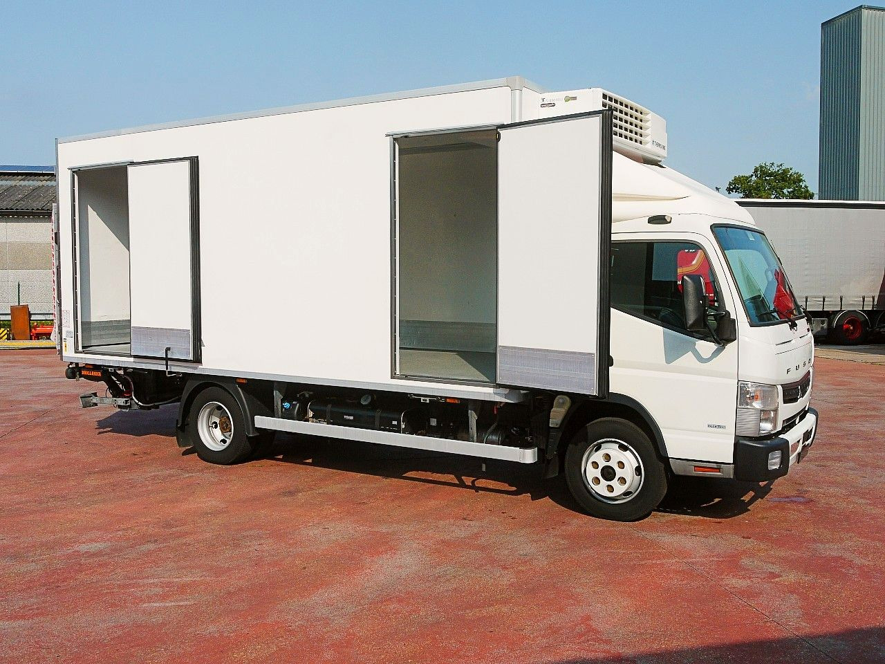 Mitsubishi FUSO CANTER 3.0 KUHLKOFFER THERMOKING V800 MT AC - Utilitaire frigorifique: photos 3 Mitsubishi FUSO CANTER 3.0 KUHLKOFFER THERMOKING V800 MT AC - Utilitaire frigorifique: photos 3