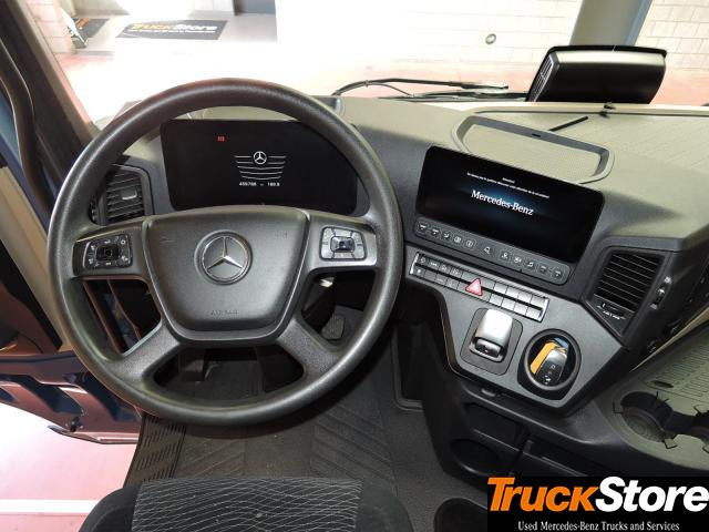 Photo d'intérieur 1: Tracteur routier Mercedes-Benz Actros 1845 LS nRL