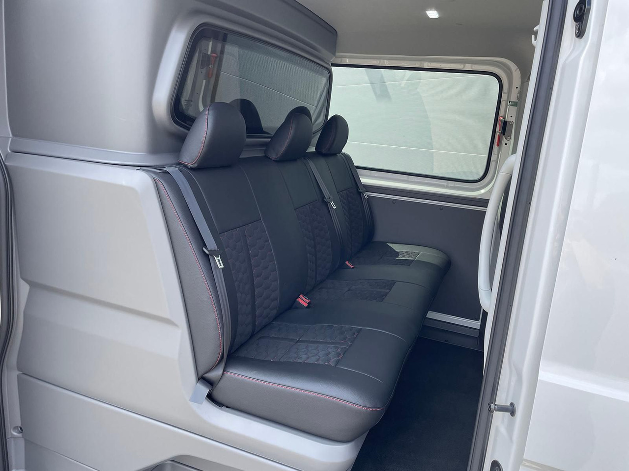 Fourgon utilitaire, Utilitaire double cabine MAN TGE 3.200 L3H2 MIXTO 4x4 Individual S ACC STHZ: photos 10