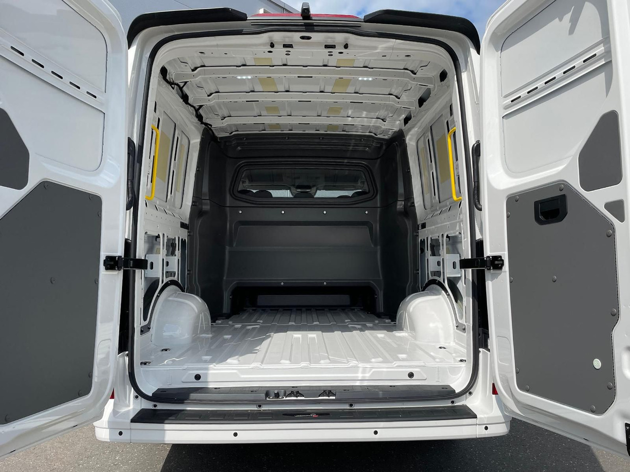 Fourgon utilitaire, Utilitaire double cabine MAN TGE 3.200 L3H2 MIXTO 4x4 Individual S ACC STHZ: photos 28