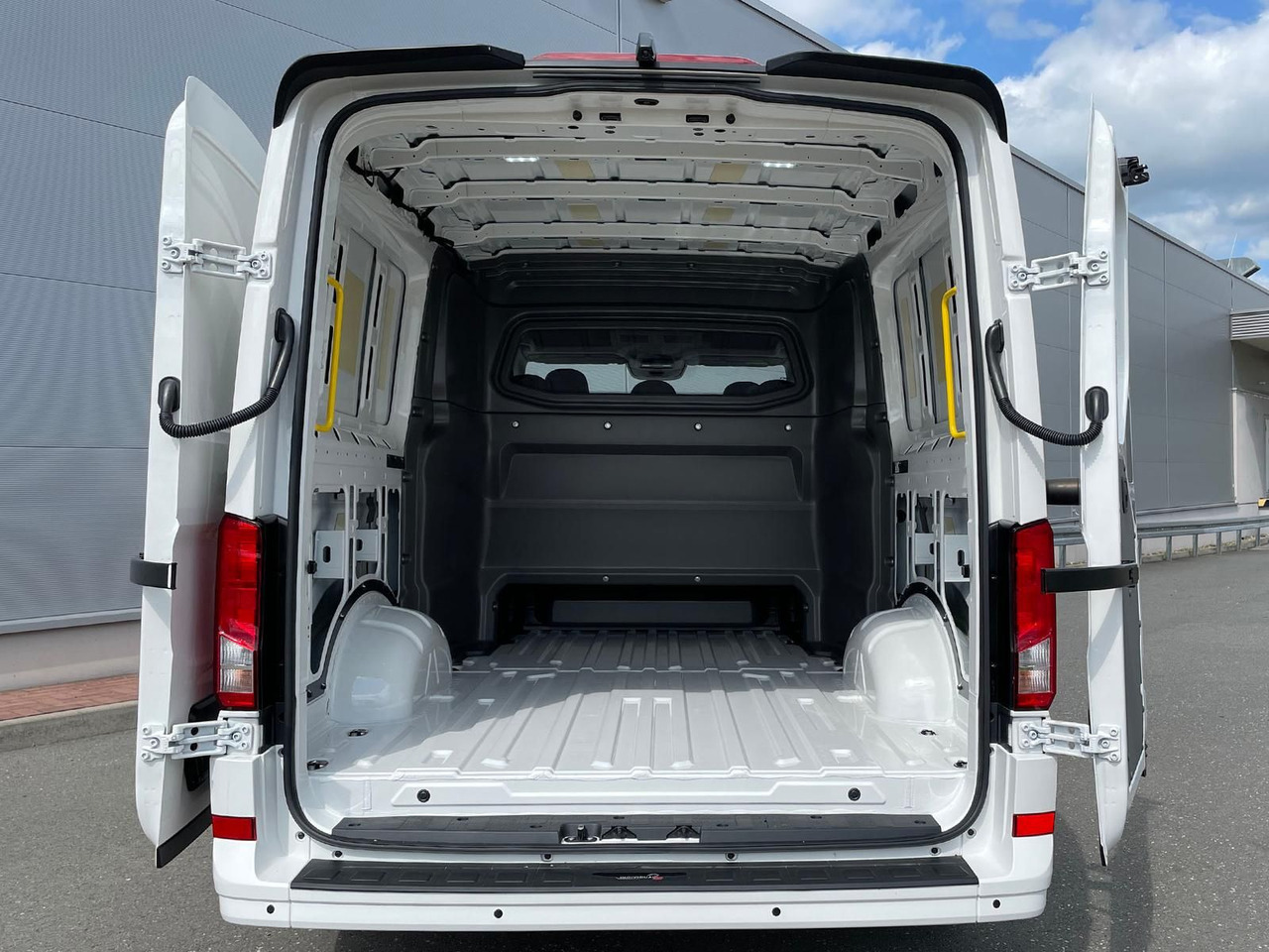Fourgon utilitaire, Utilitaire double cabine MAN TGE 3.200 L3H2 MIXTO 4x4 Individual S ACC STHZ: photos 11