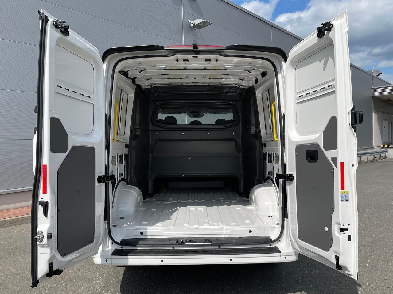 Fourgon utilitaire, Utilitaire double cabine MAN TGE 3.200 L3H2 MIXTO 4x4 Individual S ACC STHZ: photos 40