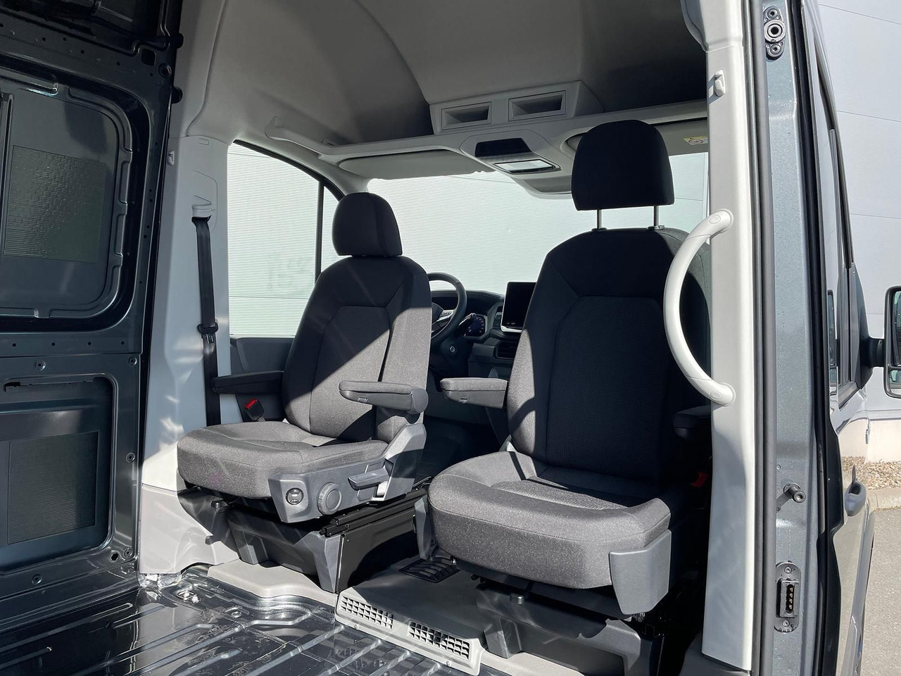 Voiture MAN TGE 3.200 L3H3 Kasten 4x4 CAMPER DREHSITZE AHK: photos 35 Voiture MAN TGE 3.200 L3H3 Kasten 4x4 CAMPER DREHSITZE AHK: photos 35