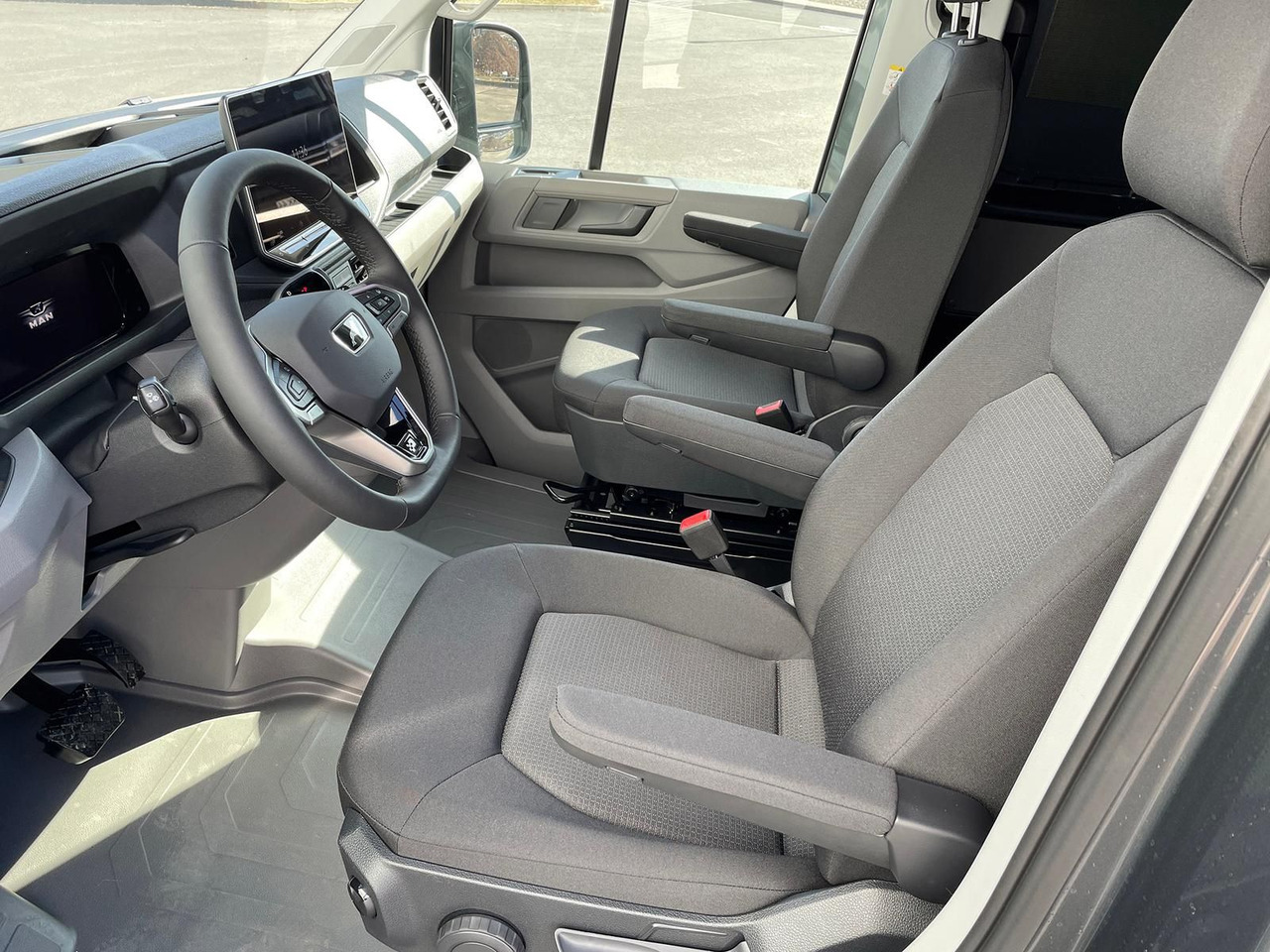 Voiture MAN TGE 3.200 L3H3 Kasten 4x4 CAMPER DREHSITZE AHK: photos 28 Voiture MAN TGE 3.200 L3H3 Kasten 4x4 CAMPER DREHSITZE AHK: photos 28