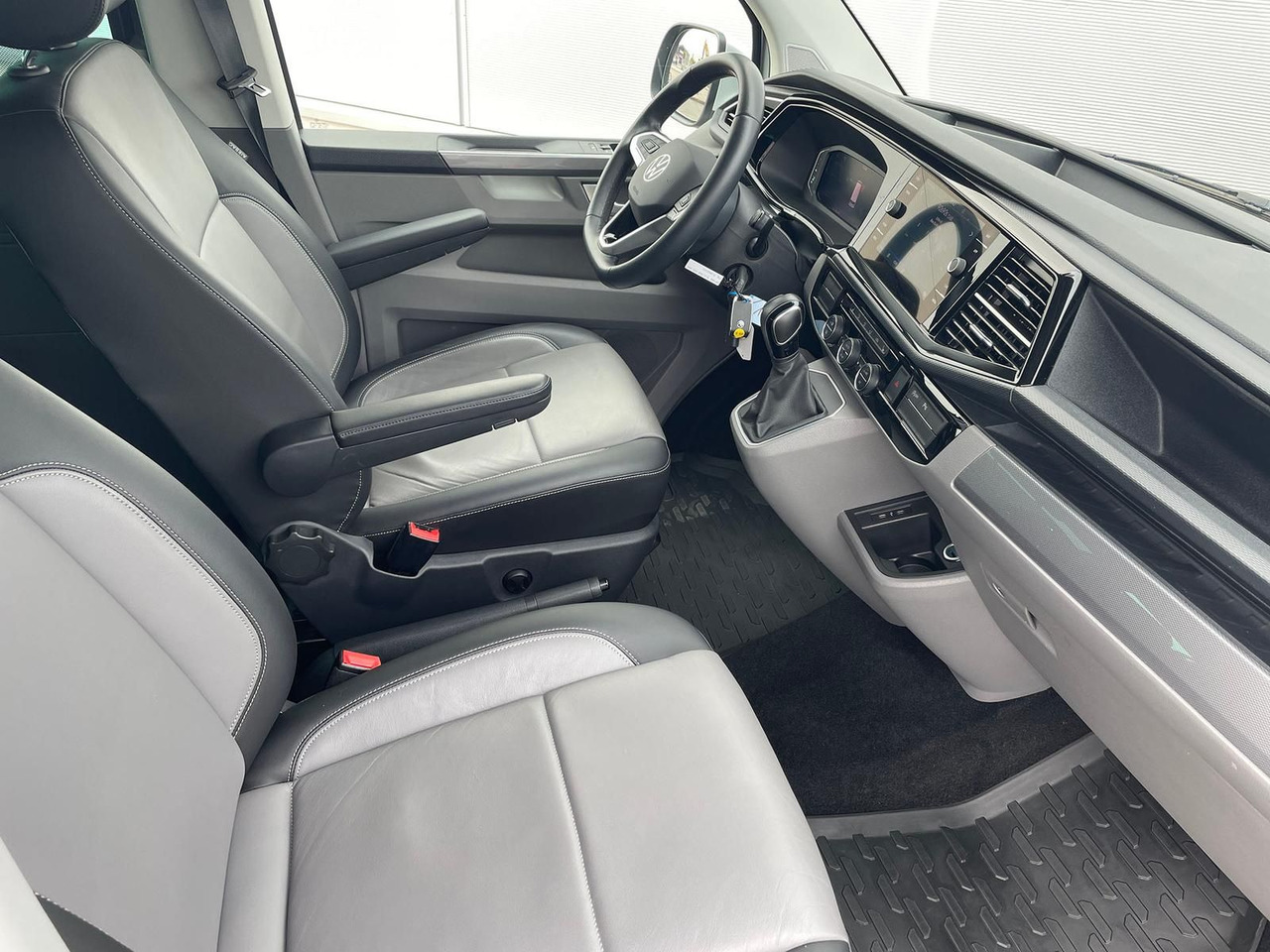 Transport de personnes Volkswagen T6.1 Caravelle Highline STANDHZ NAVI LEDER PDC: photos 16 Transport de personnes Volkswagen T6.1 Caravelle Highline STANDHZ NAVI LEDER PDC: photos 16