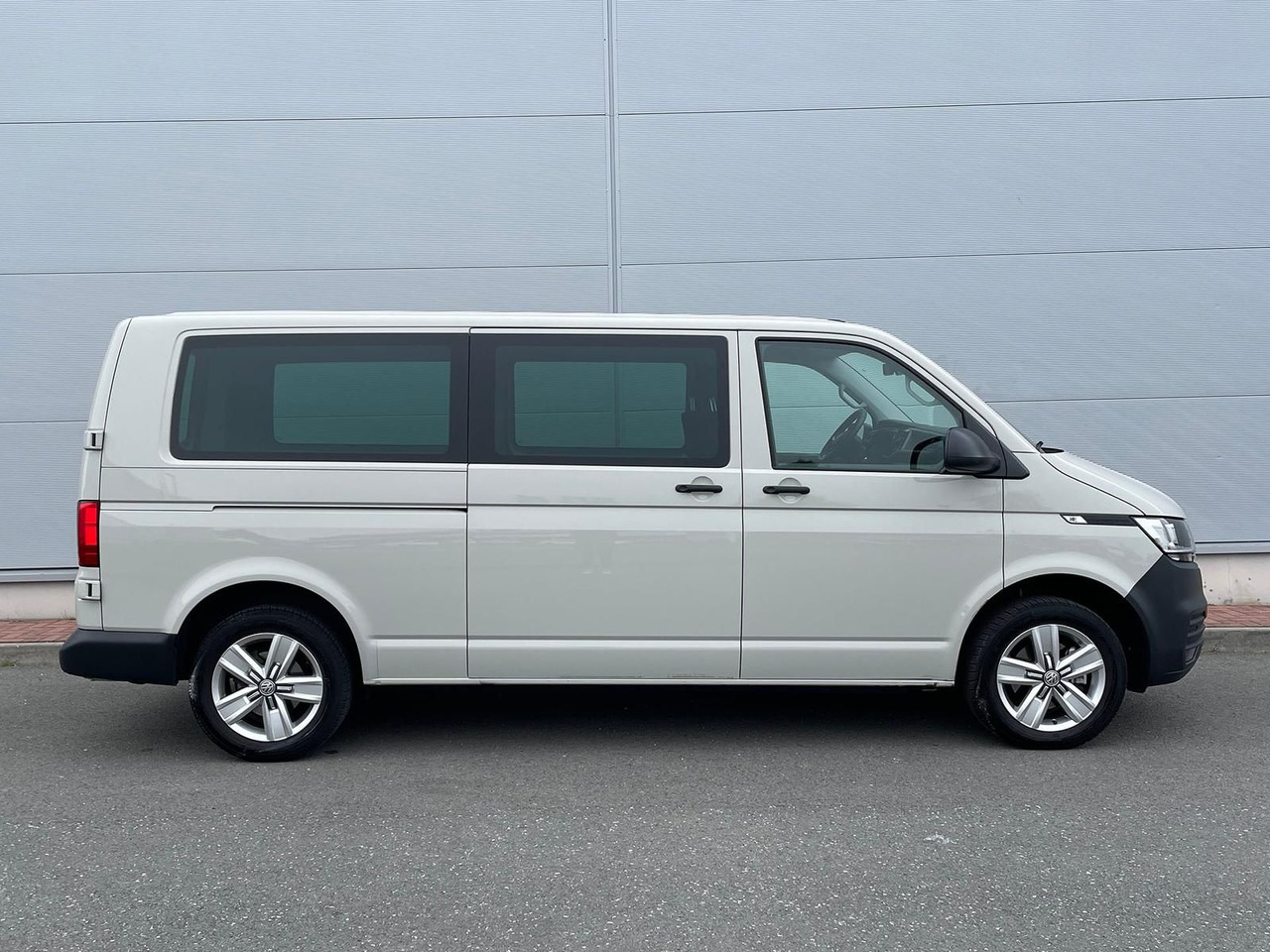 Volkswagen T6.1 Transporter 2.0 TDI lang 4MOTION SITZHZ NAV - Fourgon utilitaire: photos 5 Volkswagen T6.1 Transporter 2.0 TDI lang 4MOTION SITZHZ NAV - Fourgon utilitaire: photos 5