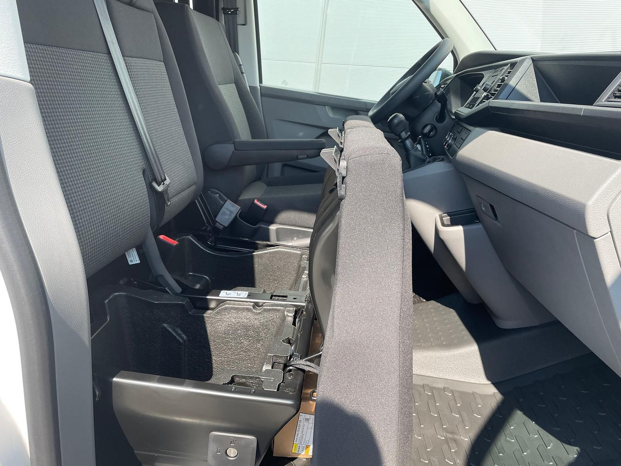 Fourgon utilitaire Volkswagen T6.1 Transporter LR 2.0 TDI KLIMA PDC: photos 28