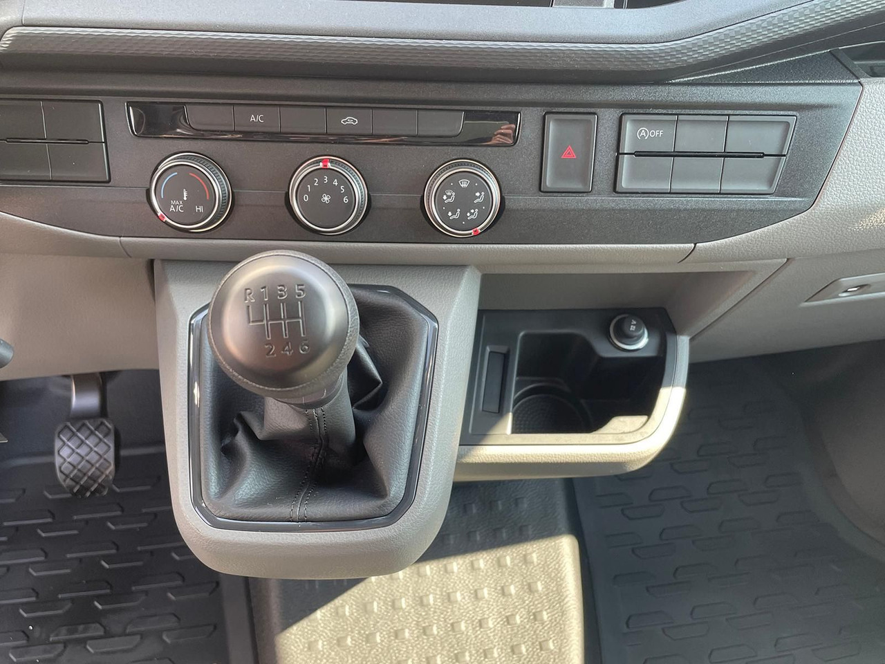 Fourgon utilitaire Volkswagen T6.1 Transporter LR 2.0 TDI KLIMA PDC: photos 29