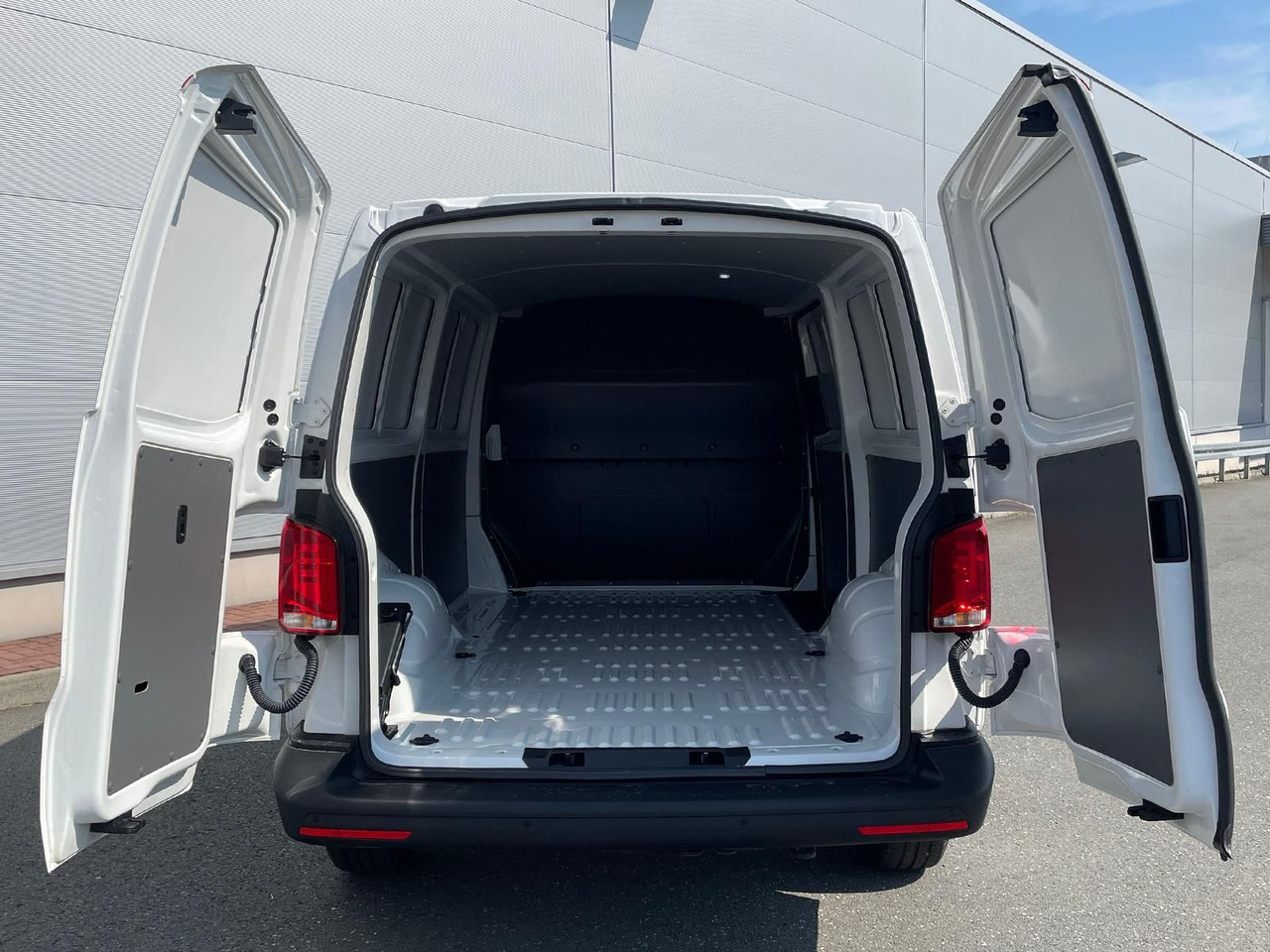 Fourgon utilitaire Volkswagen T6.1 Transporter LR 2.0 TDI KLIMA PDC: photos 11