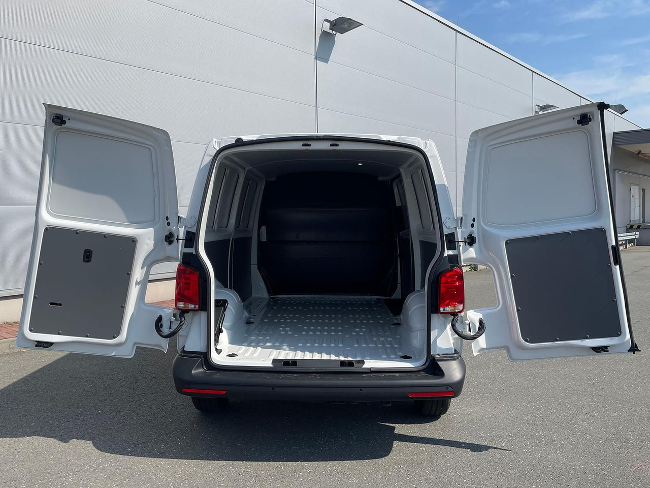 Fourgon utilitaire Volkswagen T6.1 Transporter LR 2.0 TDI KLIMA PDC: photos 27