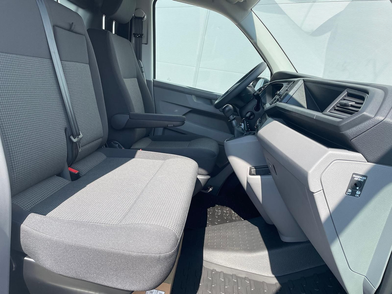Fourgon utilitaire Volkswagen T6.1 Transporter LR 2.0 TDI KLIMA PDC: photos 15