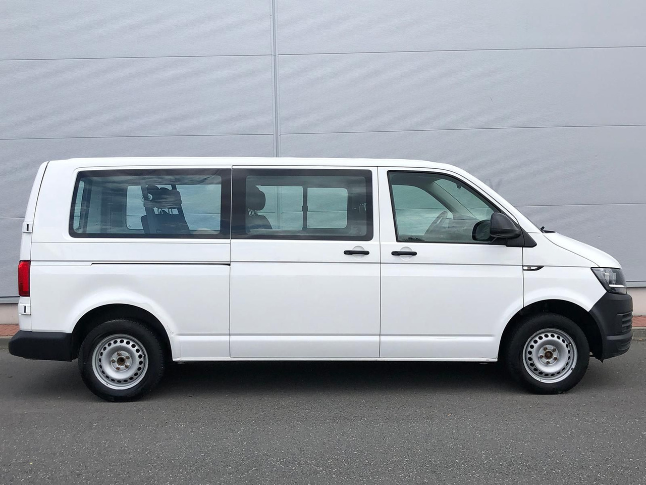Volkswagen T6 Transporter 2.0 TDI Kombi lang 9-SITZE TEMP - Minibus, Transport de personnes: photos 5 Volkswagen T6 Transporter 2.0 TDI Kombi lang 9-SITZE TEMP - Minibus, Transport de personnes: photos 5