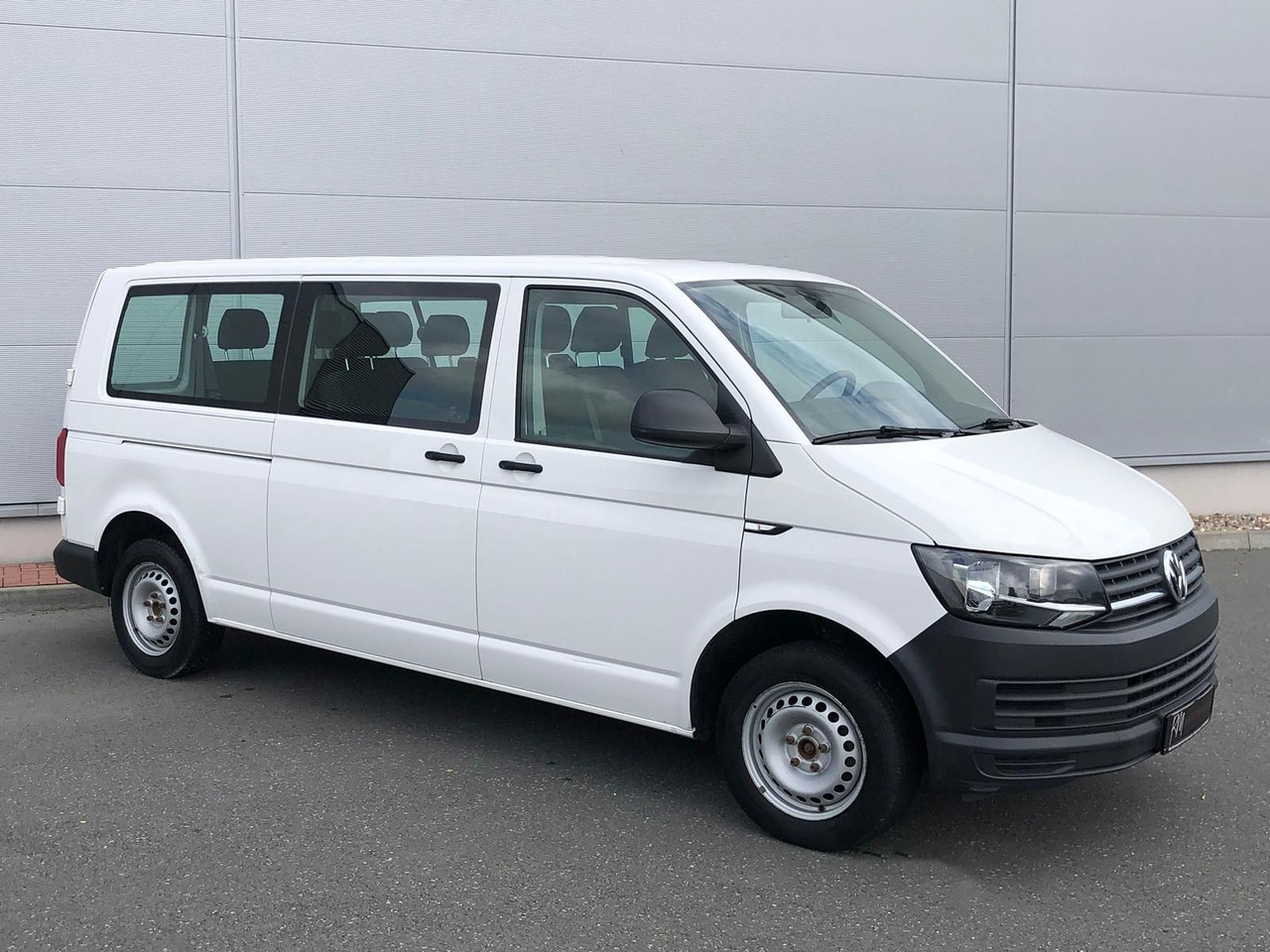Volkswagen T6 Transporter 2.0 TDI Kombi lang 9-SITZE TEMP - Minibus, Transport de personnes: photos 2 Volkswagen T6 Transporter 2.0 TDI Kombi lang 9-SITZE TEMP - Minibus, Transport de personnes: photos 2