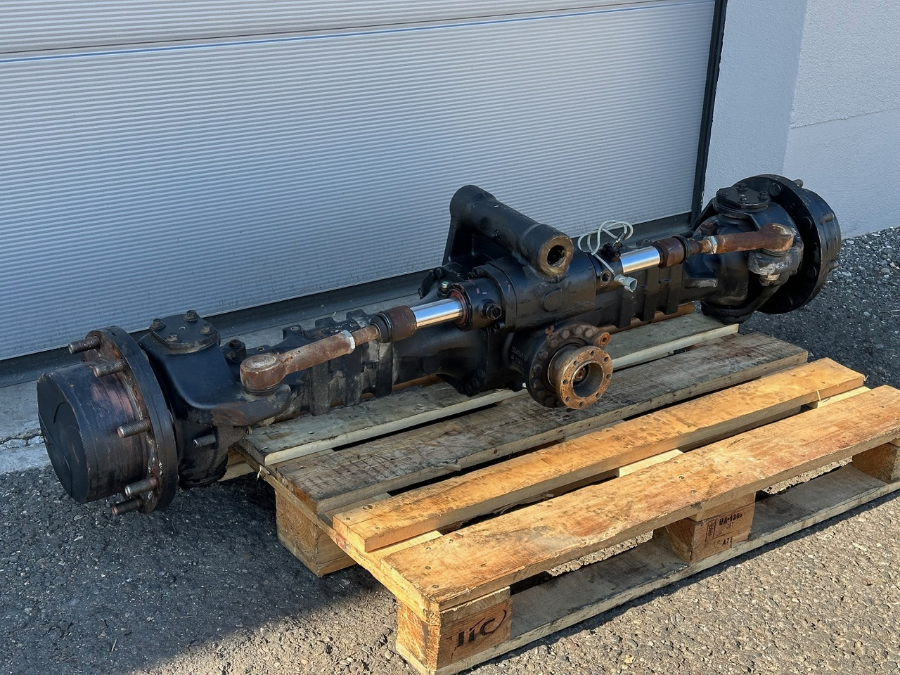 Dana Spicer Vorderachse-Planetenachse Typ:211/233-004. Kramer-Nr.1000304468. Ratio:1/13,714 #1000304468.04# - Essieu et pièces pour Chargeuse: photos 3 Dana Spicer Vorderachse-Planetenachse Typ:211/233-004. Kramer-Nr.1000304468. Ratio:1/13,714 #1000304468.04# - Essieu et pièces pour Chargeuse: photos 3