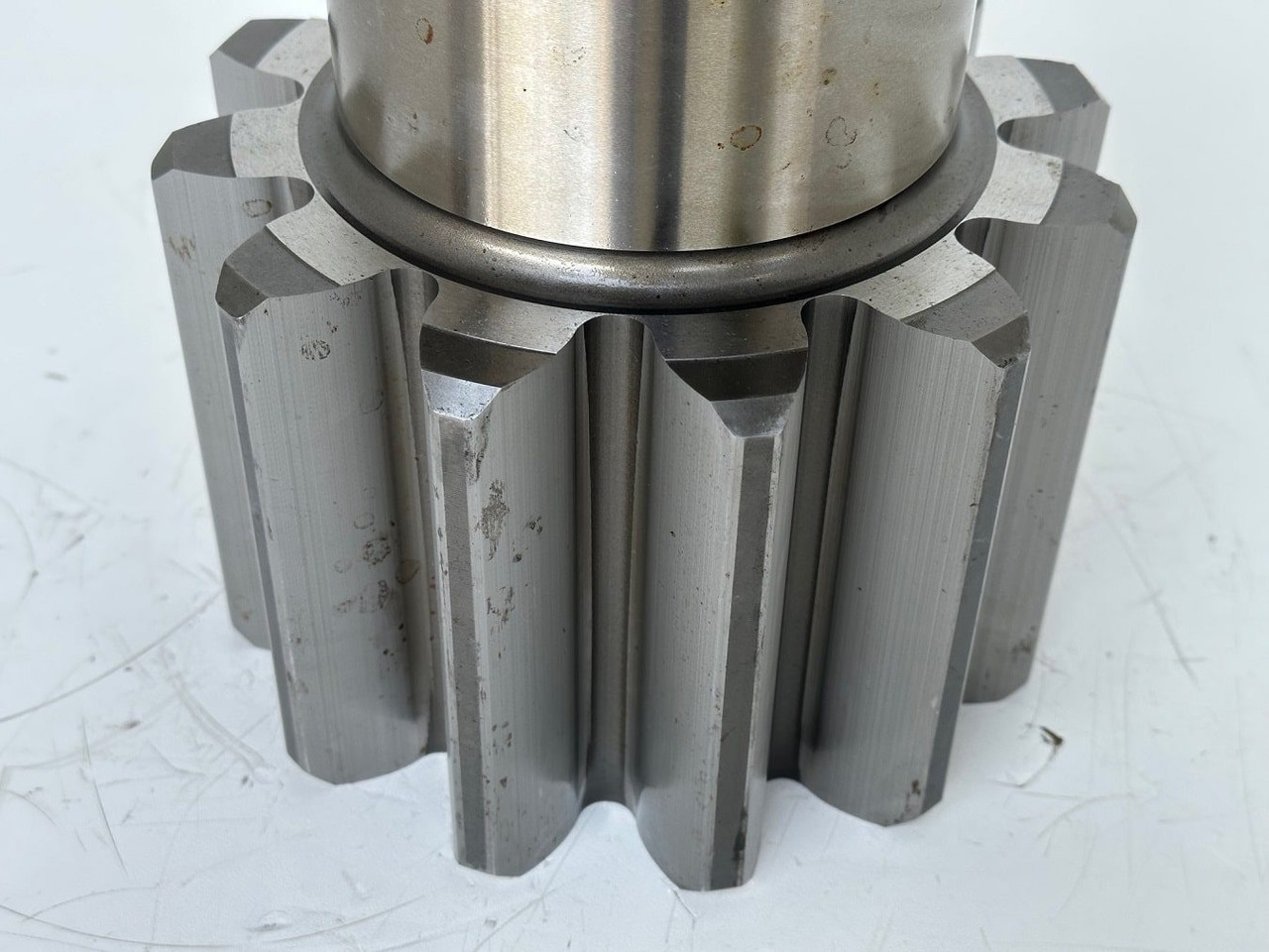 Moteur de rotation pour Pelle sur chenille Liebherr Abtriebswelle ID-Nr.932919701. SAT350/208 - SAT350/252. A954B, A954C, LH80 C, LH80 M, R954CG, E954, EP954, ER954, P954C, P954E, R954B, R954C. #932919701.09#: photos 7 Moteur de rotation pour Pelle sur chenille Liebherr Abtriebswelle ID-Nr.932919701. SAT350/208 - SAT350/252. A954B, A954C, LH80 C, LH80 M, R954CG, E954, EP954, ER954, P954C, P954E, R954B, R954C. #932919701.09#: photos 7