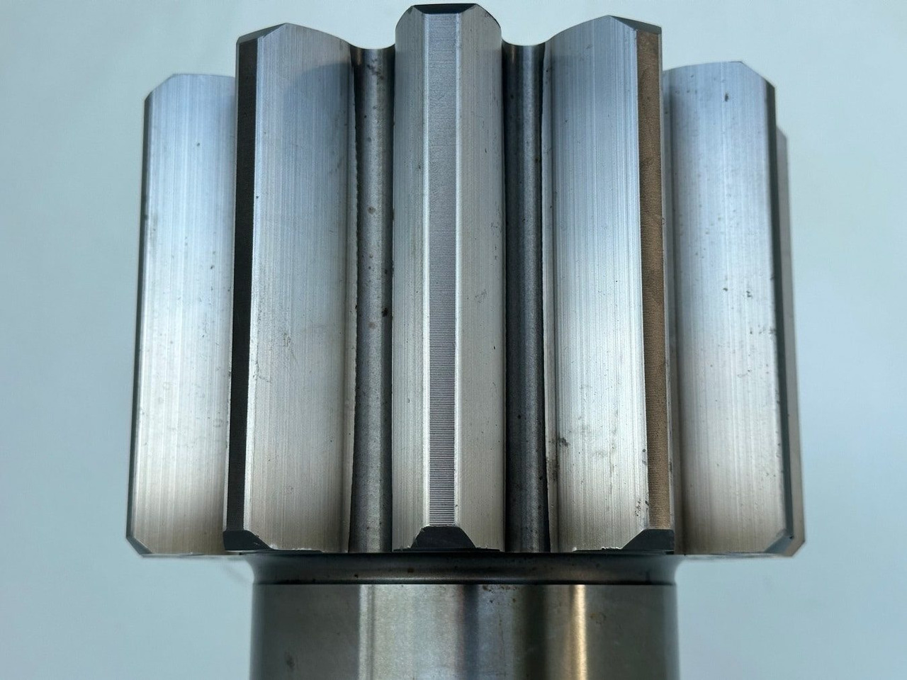 Moteur de rotation pour Pelle sur chenille Liebherr Abtriebswelle ID-Nr.932919701. SAT350/208 - SAT350/252. A954B, A954C, LH80 C, LH80 M, R954CG, E954, EP954, ER954, P954C, P954E, R954B, R954C. #932919701.09#: photos 10 Moteur de rotation pour Pelle sur chenille Liebherr Abtriebswelle ID-Nr.932919701. SAT350/208 - SAT350/252. A954B, A954C, LH80 C, LH80 M, R954CG, E954, EP954, ER954, P954C, P954E, R954B, R954C. #932919701.09#: photos 10