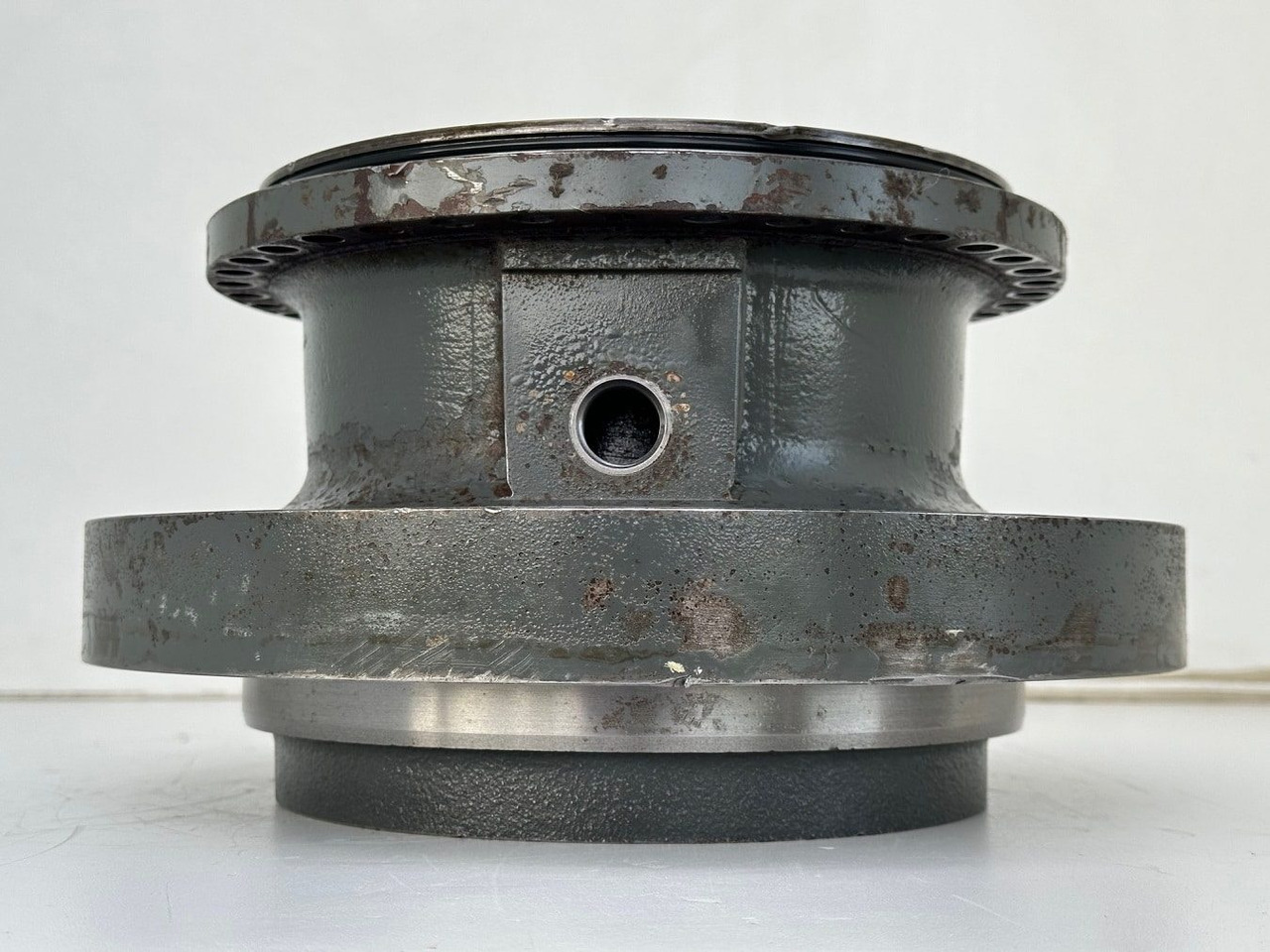 Liebherr Abtriebswellengehäuse ID-Nr.90015650 and Kegelrollenlager ID-Nr.761008503 and Kegelrollenlager ID-Nr.10195527. #BR.GE:10899#1777# - Moteur de rotation pour Pelle sur chenille: photos 4 Liebherr Abtriebswellengehäuse ID-Nr.90015650 and Kegelrollenlager ID-Nr.761008503 and Kegelrollenlager ID-Nr.10195527. #BR.GE:10899#1777# - Moteur de rotation pour Pelle sur chenille: photos 4