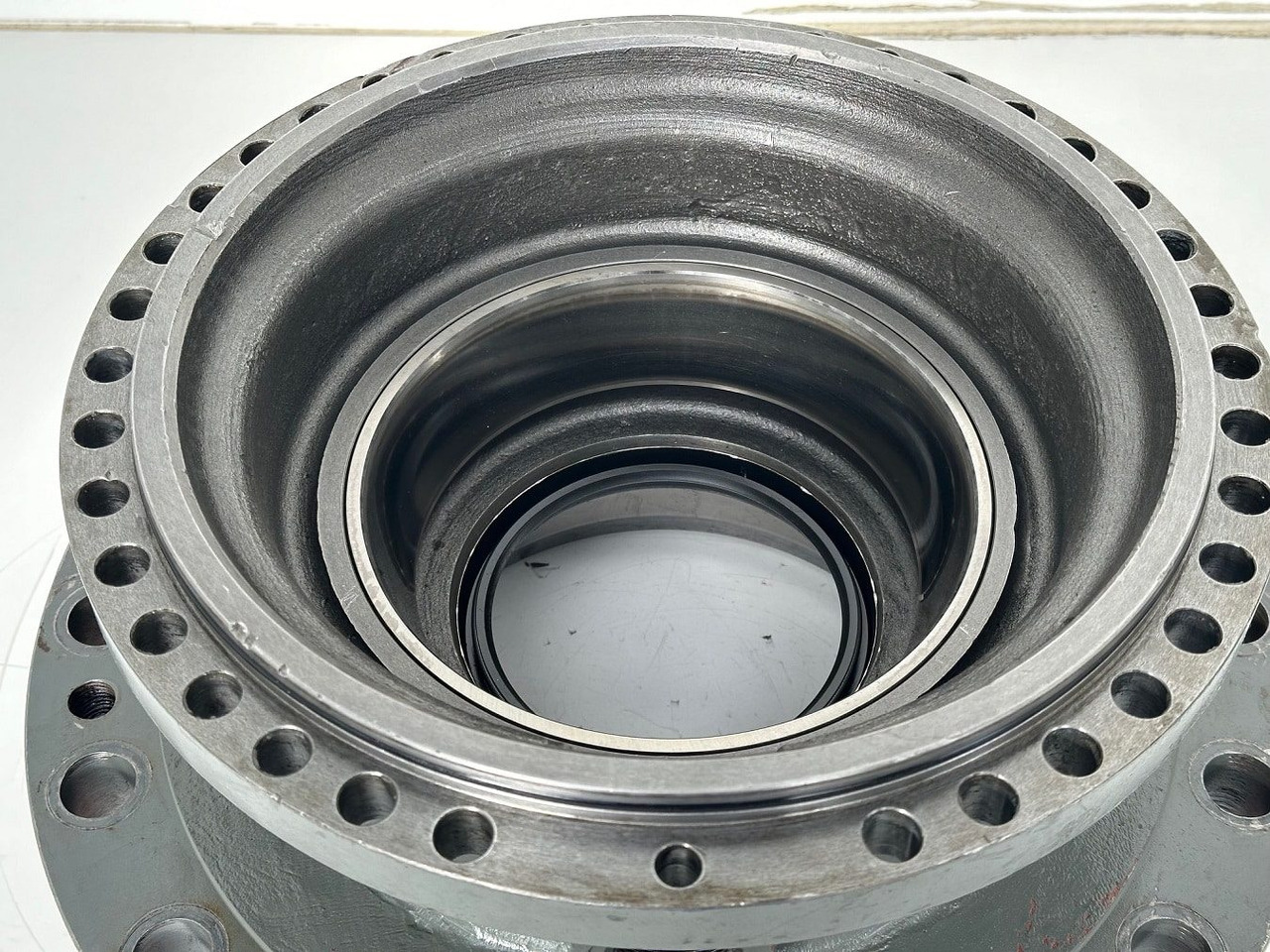 Moteur de rotation pour Engins de chantier Liebherr Abtriebswellengehäuse ID-Nr.90208566 - Liebherr Kegelrollenlager ID-Nr.761001903.  LH40, LH50, R926, R928, R930.   #90208566.01342#: photos 7