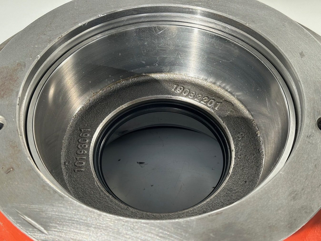 Moteur de rotation pour Engins de chantier Liebherr Abtriebswellengehäuse ID-Nr.90208566 - Liebherr Kegelrollenlager ID-Nr.761001903.  LH40, LH50, R926, R928, R930.   #90208566.01342#: photos 10
