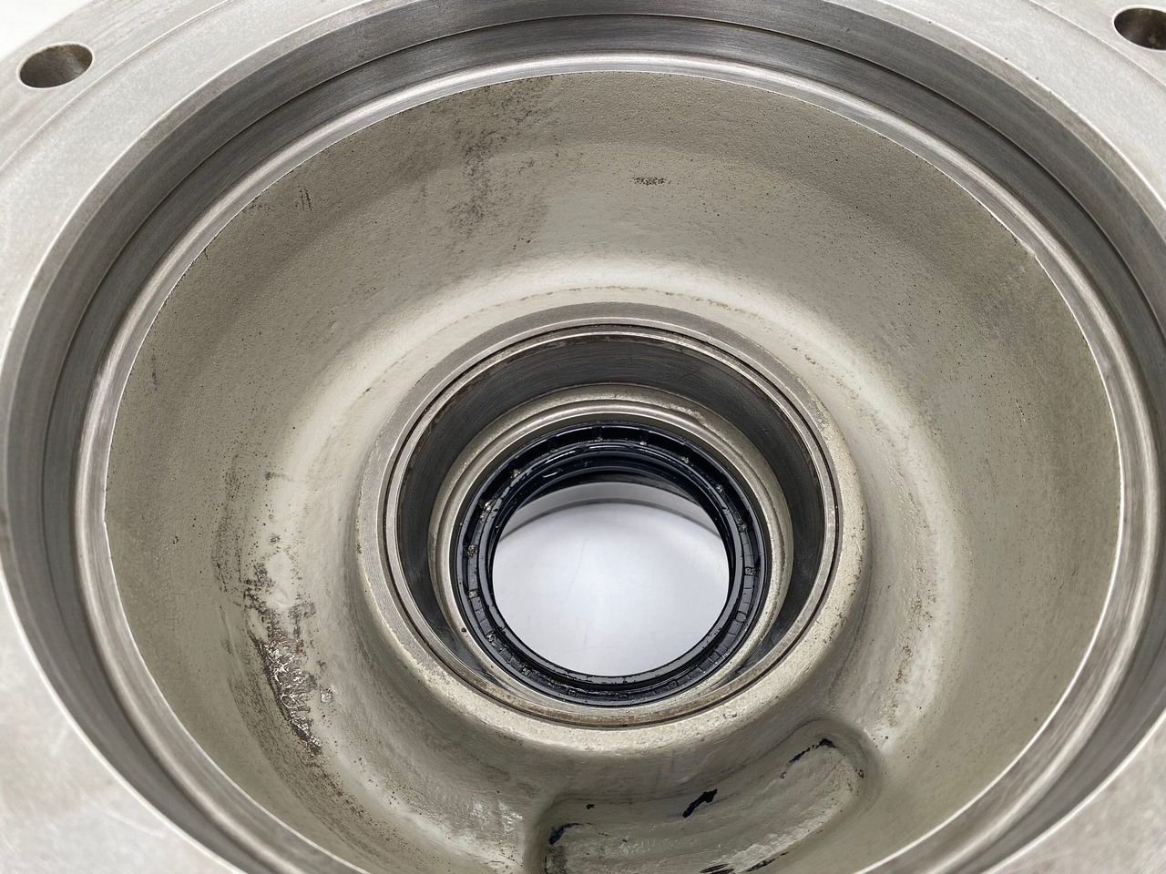 Moteur de rotation pour Pelle sur chenille Liebherr Abtriebswellengehäuse ID-Nr.9442356 and Kegelrollenlager ID-Nr.746201501 - ID-Nr.746231101.: photos 9 Moteur de rotation pour Pelle sur chenille Liebherr Abtriebswellengehäuse ID-Nr.9442356 and Kegelrollenlager ID-Nr.746201501 - ID-Nr.746231101.: photos 9