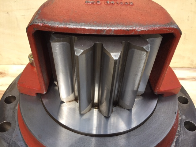 Moteur de rotation pour Pelle Liebherr Abtriebswellengehäuse and Abtriebswelle, ID-Nr.90208566 – ID-Nr.90202630.: photos 10