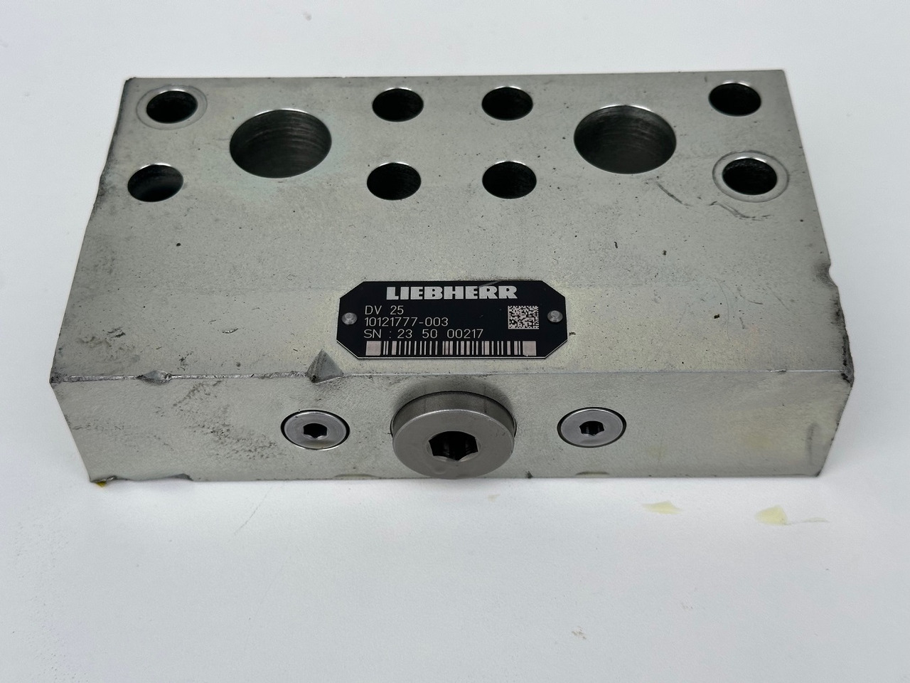 Liebherr Dämpfungsventil ID-Nr.10121777. P924 COMP, P926, R926, R916, R922, R924 COMP, R924, R926 COMP, R926, R930, R936, R946, R950 T, R960 T. #10121777.30.12## - Moteur de rotation pour Pelle: photos 1 Liebherr Dämpfungsventil ID-Nr.10121777. P924 COMP, P926, R926, R916, R922, R924 COMP, R924, R926 COMP, R926, R930, R936, R946, R950 T, R960 T. #10121777.30.12## - Moteur de rotation pour Pelle: photos 1