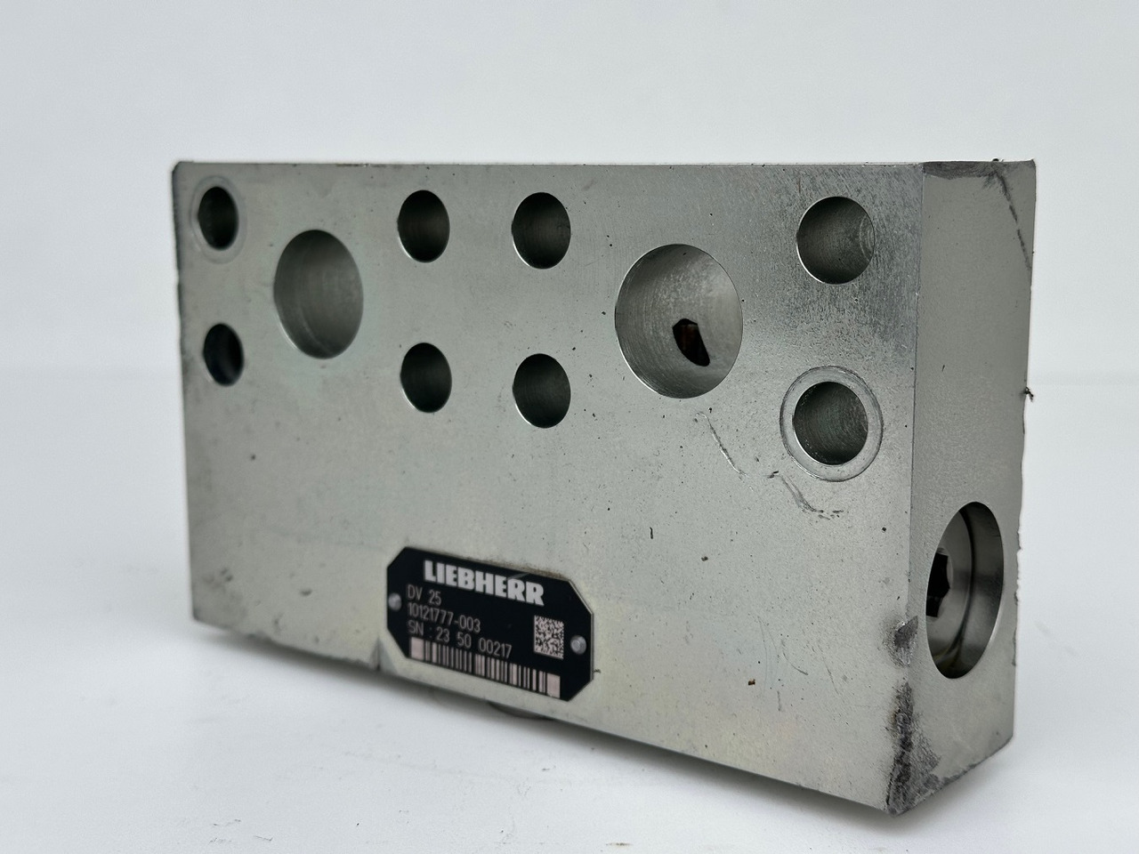 Liebherr Dämpfungsventil ID-Nr.10121777. P924 COMP, P926, R926, R916, R922, R924 COMP, R924, R926 COMP, R926, R930, R936, R946, R950 T, R960 T. #10121777.30.12## - Moteur de rotation pour Pelle: photos 2 Liebherr Dämpfungsventil ID-Nr.10121777. P924 COMP, P926, R926, R916, R922, R924 COMP, R924, R926 COMP, R926, R930, R936, R946, R950 T, R960 T. #10121777.30.12## - Moteur de rotation pour Pelle: photos 2