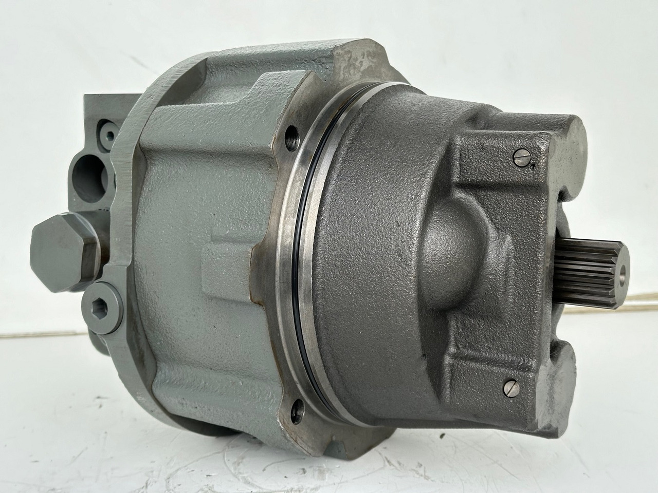 Liebherr Hydraulikeinbaumotor CMVE O 135. ID-Nr.10129570 - ID-Nr.11439804. FAT400P112 - FAT550P093. R930, R934, R936, R940, R944, R946, R950T. #10129570.21538# - Moteur hydraulique pour Engins de chantier: photos 2 Liebherr Hydraulikeinbaumotor CMVE O 135. ID-Nr.10129570 - ID-Nr.11439804. FAT400P112 - FAT550P093. R930, R934, R936, R940, R944, R946, R950T. #10129570.21538# - Moteur hydraulique pour Engins de chantier: photos 2