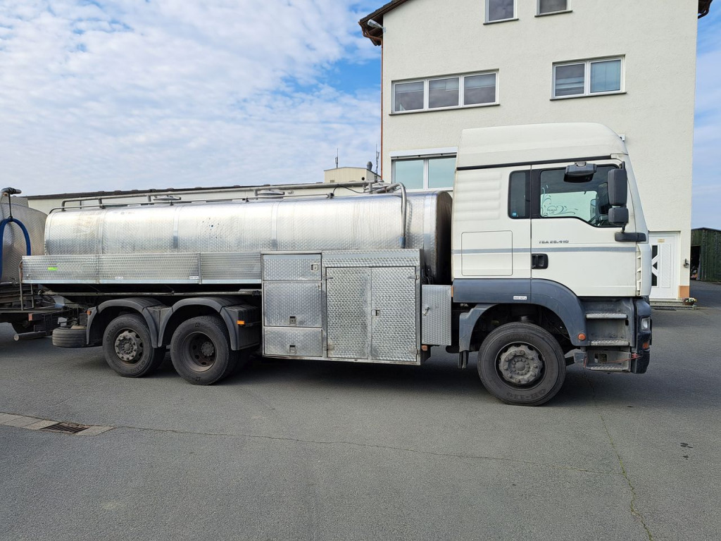 MAN TGA 03 26.413 FNLLW Wasserfahrzeug (Nr. 5726) - Camion citerne: photos 2 MAN TGA 03 26.413 FNLLW Wasserfahrzeug (Nr. 5726) - Camion citerne: photos 2