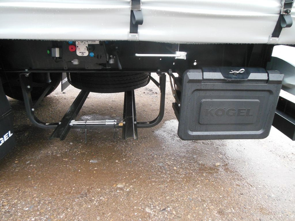 Semi-remorque rideaux coulissants Kögel SN 24, LIFT ACHSE, SAF, AM LAGER - SOFORT: photos 9 Semi-remorque rideaux coulissants Kögel SN 24, LIFT ACHSE, SAF, AM LAGER - SOFORT: photos 9