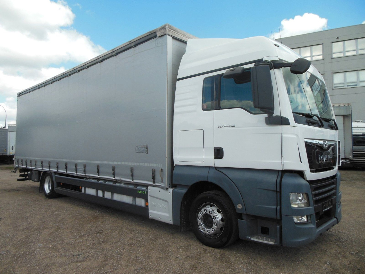 MAN TGX 18.460, XLX, VOLL LUFT, PRITSCHE 9,2M, TOP!! - Camion à rideaux coulissants: photos 2 MAN TGX 18.460, XLX, VOLL LUFT, PRITSCHE 9,2M, TOP!! - Camion à rideaux coulissants: photos 2