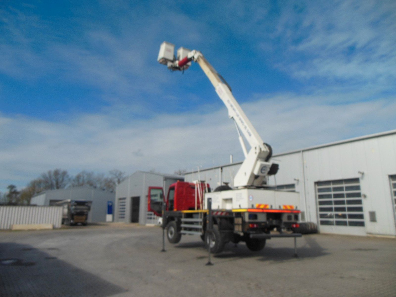 Camion avec nacelle Renault MIDLUM 220.14,4X4,HUBARBEITBÜHNE 16,5M, ISOLIERT: photos 6