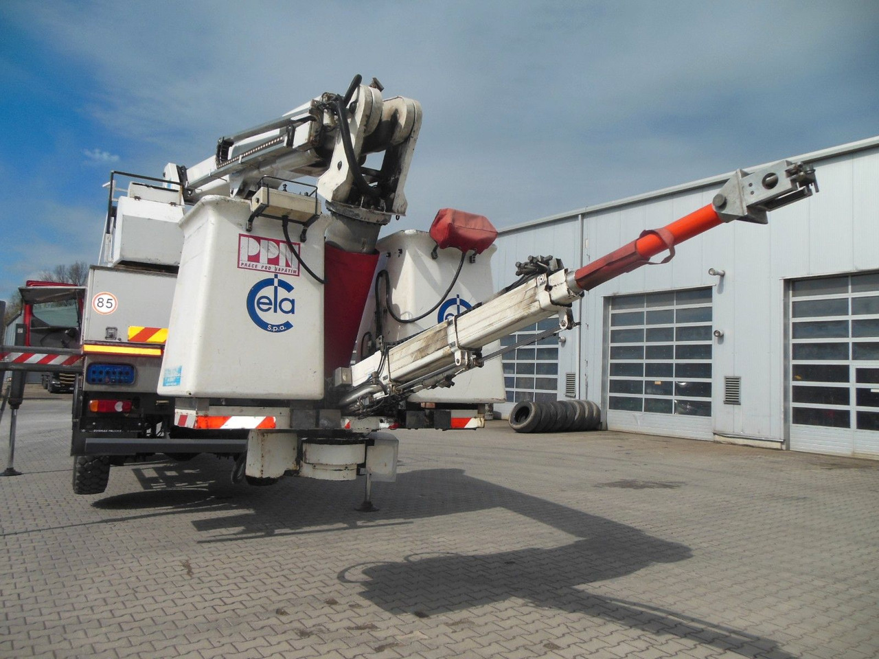Camion avec nacelle Renault MIDLUM 220.14,4X4,HUBARBEITBÜHNE 16,5M, ISOLIERT: photos 13