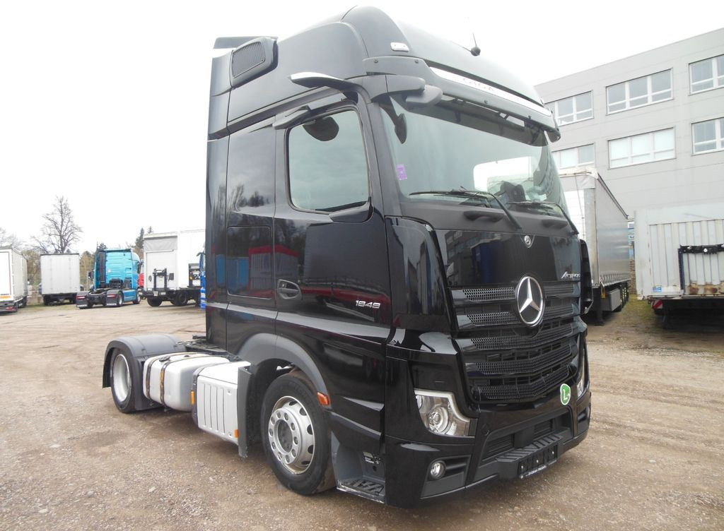 Mercedes-Benz 1848 ACTROS, LOWDECK, GIGA SPACE, STANDKLIMA Mercedes-Benz 1848 ACTROS, LOWDECK, GIGA SPACE, STANDKLIMA - Tracteur routier: photos 2 Mercedes-Benz 1848 ACTROS, LOWDECK, GIGA SPACE, STANDKLIMA Mercedes-Benz 1848 ACTROS, LOWDECK, GIGA SPACE, STANDKLIMA - Tracteur routier: photos 2