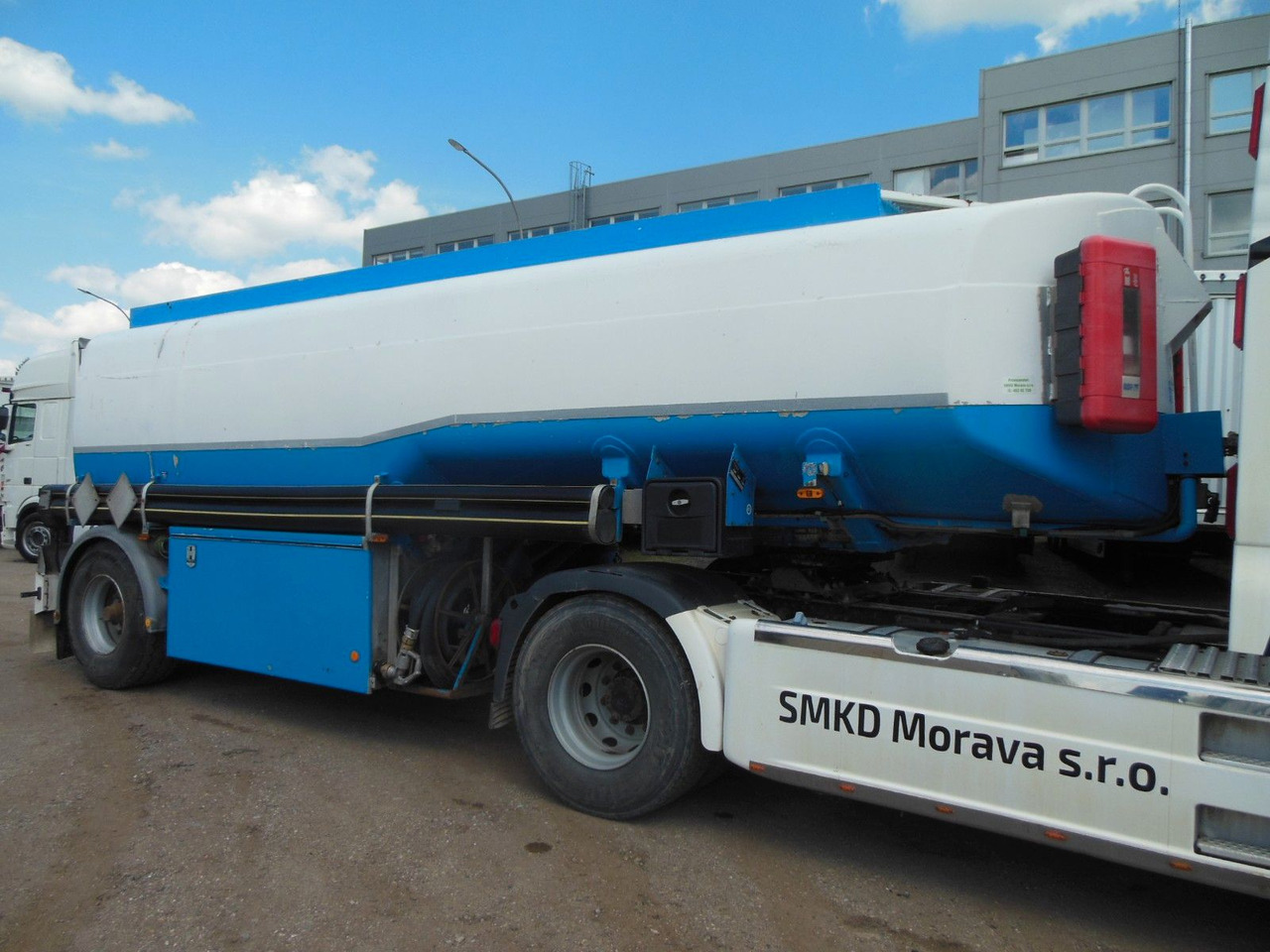 WILLIG/HALLER/HLS 240.45/2,NPC 04, 4 KAMMER - Semi-remorque citerne: photos 4 WILLIG/HALLER/HLS 240.45/2,NPC 04, 4 KAMMER - Semi-remorque citerne: photos 4