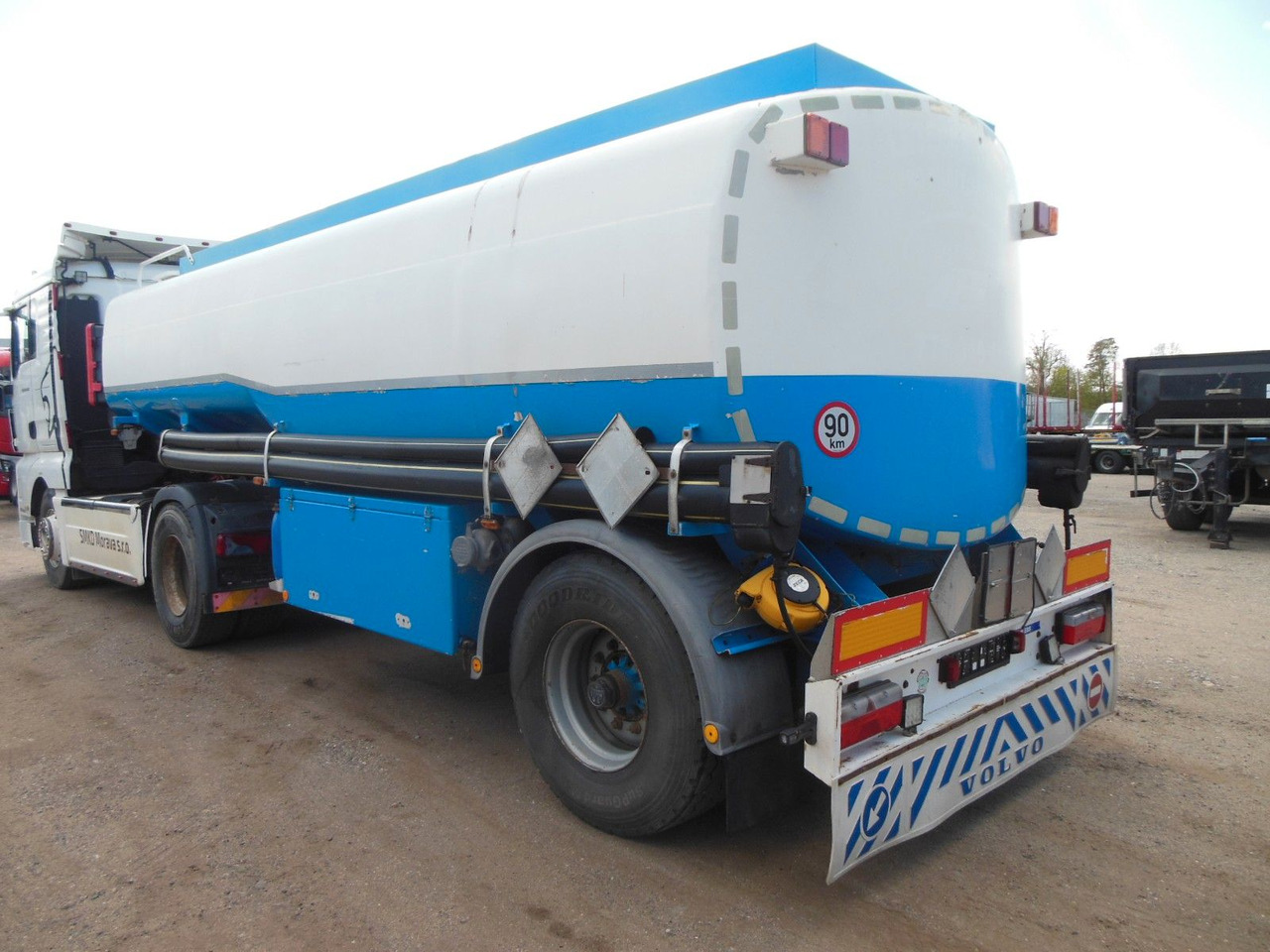 WILLIG/HALLER/HLS 240.45/2,NPC 04, 4 KAMMER - Semi-remorque citerne: photos 2 WILLIG/HALLER/HLS 240.45/2,NPC 04, 4 KAMMER - Semi-remorque citerne: photos 2