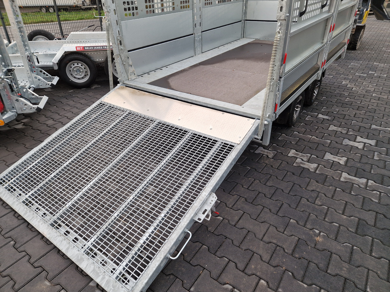 Brian James Trailer Connect 310x188cm black Premium Greenkeeper Alufelgen Tandem 10" 3000kg - Remorque plateau: photos 3 Brian James Trailer Connect 310x188cm black Premium Greenkeeper Alufelgen Tandem 10" 3000kg - Remorque plateau: photos 3