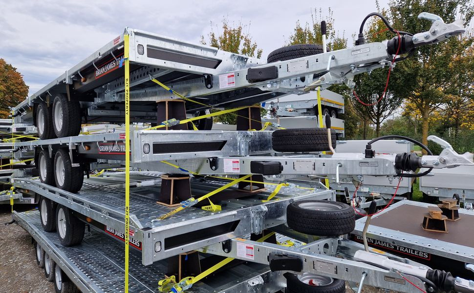 Brian James Trailer Connect 360x188cm plattform blackline 2 Achsen 10" (L) 3000kg - Remorque plateau: photos 1 Brian James Trailer Connect 360x188cm plattform blackline 2 Achsen 10" (L) 3000kg - Remorque plateau: photos 1