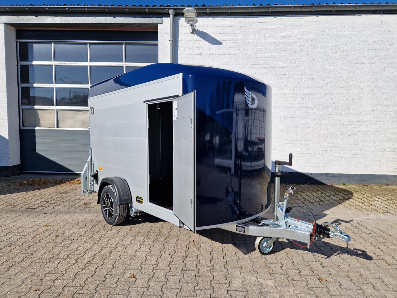 Cargo Roadster 300 300x150x184cm Alu Poly royal blau Alufelgen darkline Pullman 1300kg 100km/H - Remorque fourgon: photos 1 Cargo Roadster 300 300x150x184cm Alu Poly royal blau Alufelgen darkline Pullman 1300kg 100km/H - Remorque fourgon: photos 1