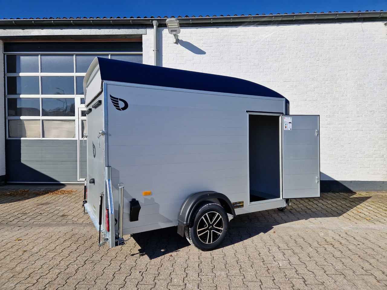Cargo Roadster 300 300x150x184cm Alu Poly royal blau Alufelgen darkline Pullman 1300kg 100km/H - Remorque fourgon: photos 3 Cargo Roadster 300 300x150x184cm Alu Poly royal blau Alufelgen darkline Pullman 1300kg 100km/H - Remorque fourgon: photos 3