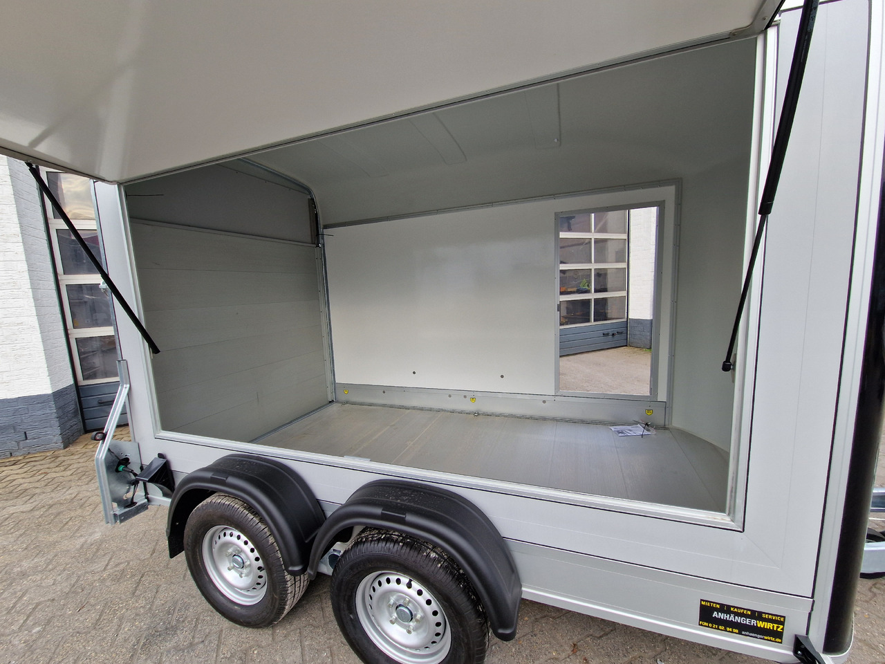 Cargo Roadster 500 312x167x199cm Sandwich Poly schwarz Seitenklappe Seitentür Pullman 100 km/H - Remorque magasin: photos 5 Cargo Roadster 500 312x167x199cm Sandwich Poly schwarz Seitenklappe Seitentür Pullman 100 km/H - Remorque magasin: photos 5