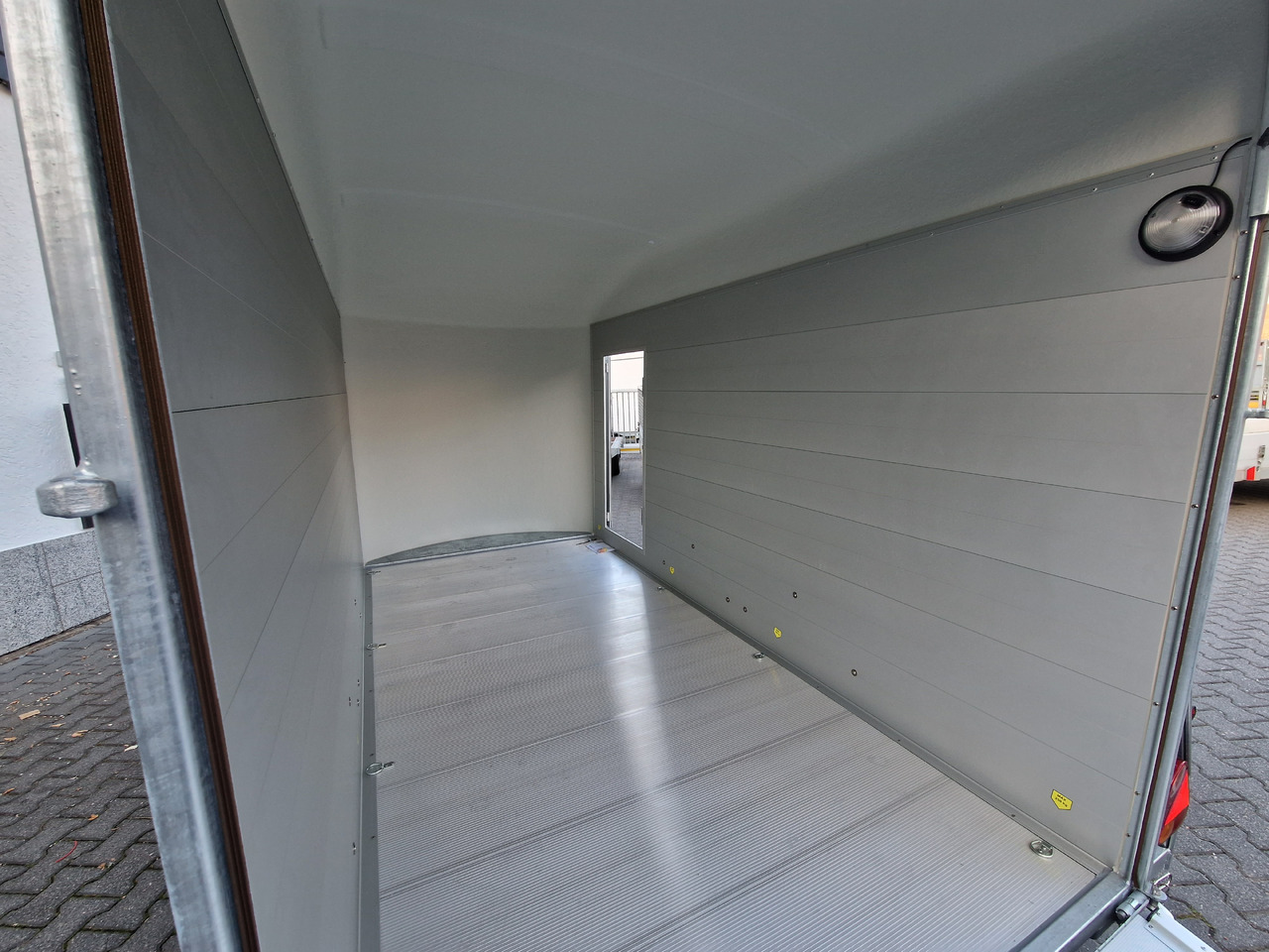 Cargo Roadster 500 XL 365x166x198cm Alu Poly irongrey Seitentür 2600kg Pullman 100km/H Modell 09.24 - Remorque voiture: photos 5 Cargo Roadster 500 XL 365x166x198cm Alu Poly irongrey Seitentür 2600kg Pullman 100km/H Modell 09.24 - Remorque voiture: photos 5