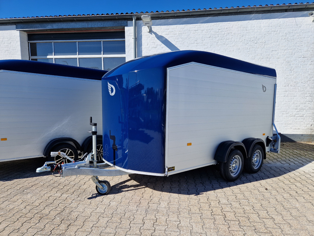 Cargo Roadster 700 plus 375x180x200cm Alu Poly kingblue Seitentür Pullman 2600kg 100km/H Aktion - Remorque fourgon: photos 2 Cargo Roadster 700 plus 375x180x200cm Alu Poly kingblue Seitentür Pullman 2600kg 100km/H Aktion - Remorque fourgon: photos 2