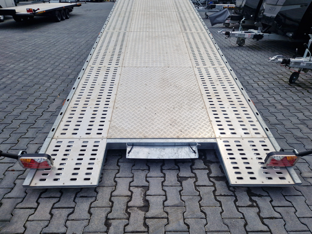 Cartrailer Expert 3560 easyload 600x216cm hydr. kippbar Winde Resrad Premium Tridem 100km/H 3500kg - Remorque porte-voitures: photos 3 Cartrailer Expert 3560 easyload 600x216cm hydr. kippbar Winde Resrad Premium Tridem 100km/H 3500kg - Remorque porte-voitures: photos 3